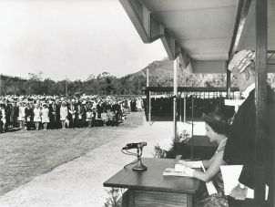 On April 20, 1970, the Queen visited Townsville and made the establishment of the James Cook 榴莲视频 official
